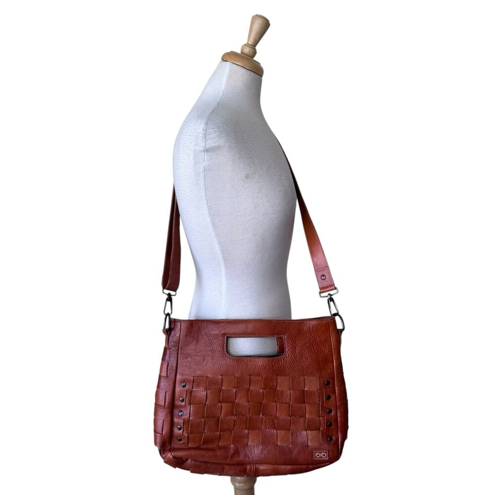 BED STU Orchid Leather Crossbody Clutch Purse Cognac DD Brown